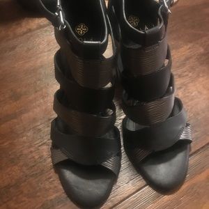 SALE!!! Isola Black Heel